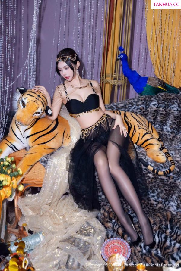 綺裡嘉 绮里嘉 [XiuRen]高清写真图 2025.03.14 No.10018 绮里嘉ula 黑丝美腿第13张图片